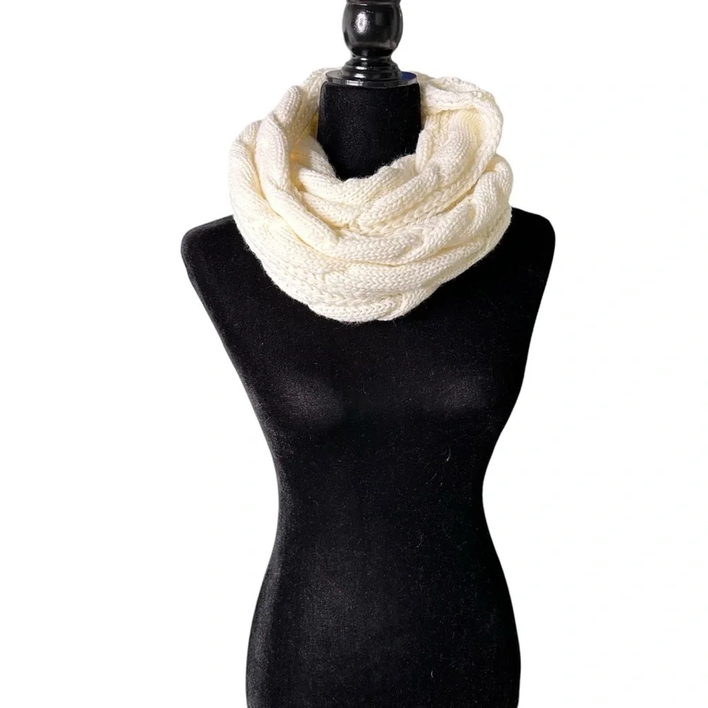 🔴 5 for $40 SALE!  Chunky Cable Knit Acrylic Infinity Cream Colored Scarf